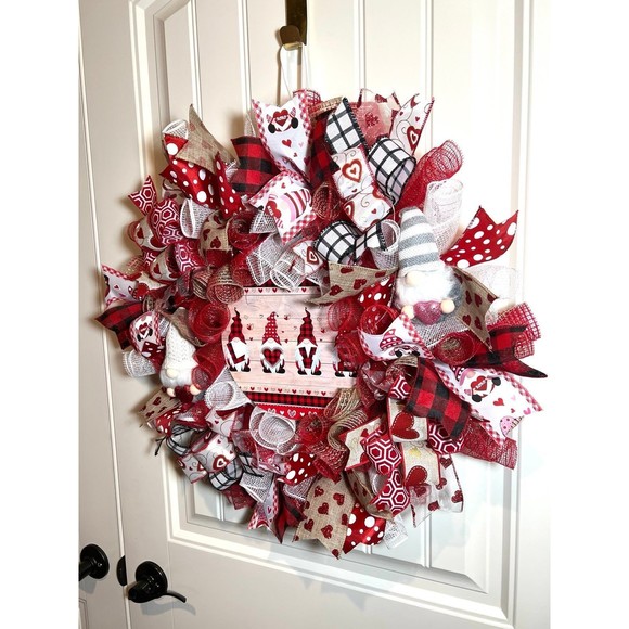 Handmade Valentine’s Gnome LOVE Ribbon Prelit Wreath 22 ins LED W11 - Picture 2 of 12